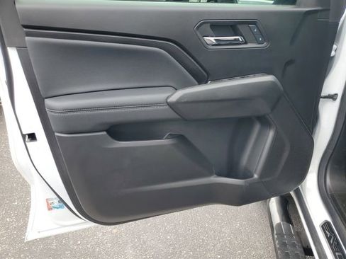 Used 2024 Chevrolet Colorado LT w/ LT Convenience Package II RWD image 8