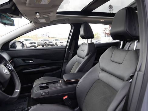 Used 2024 Nissan Ariya AWD image 15