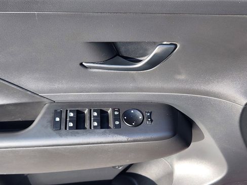 Used 2025 Hyundai Kona SEL FWD image 20