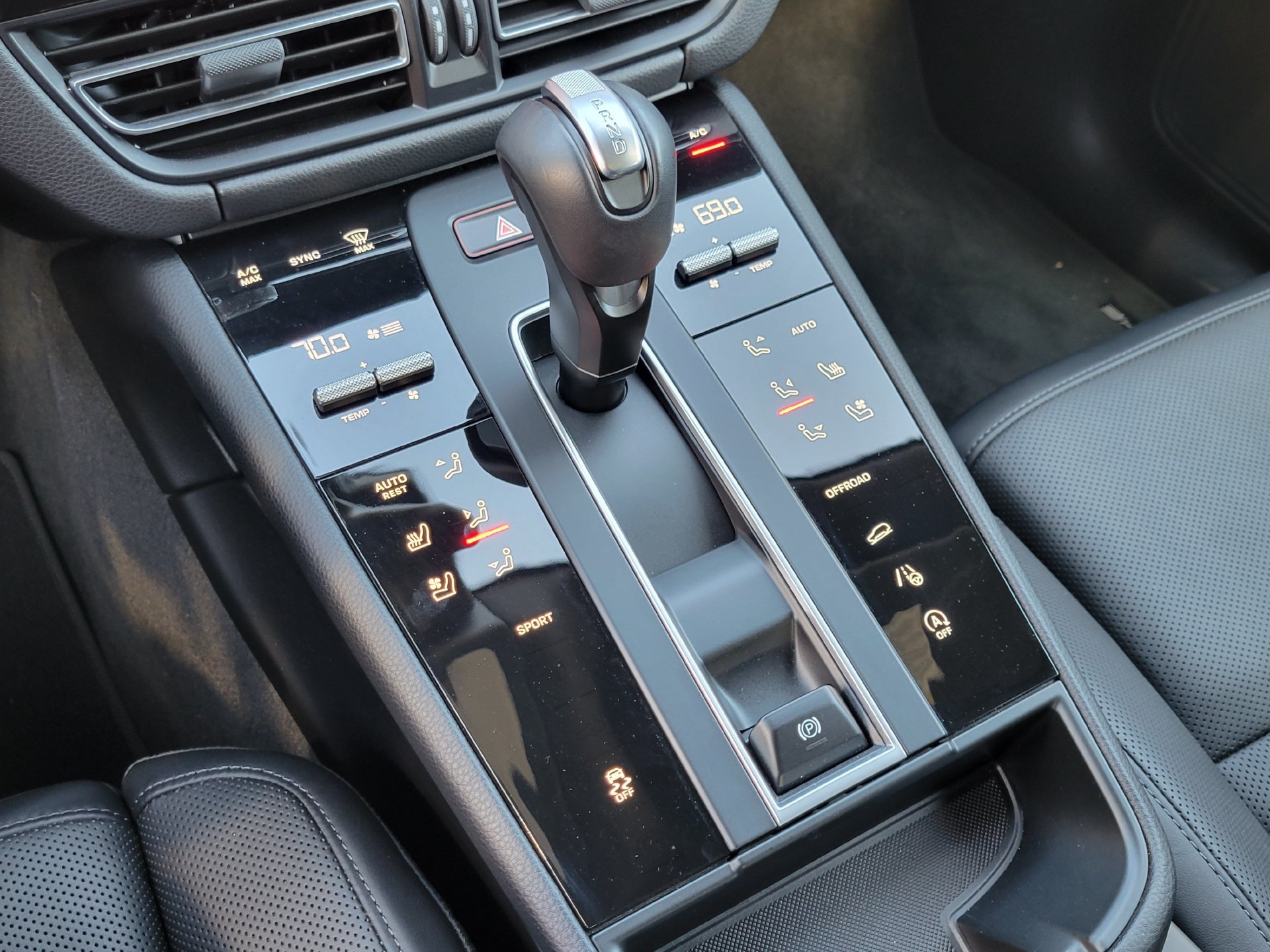 Used 2026 Porsche Macan AWD/4WD image 21