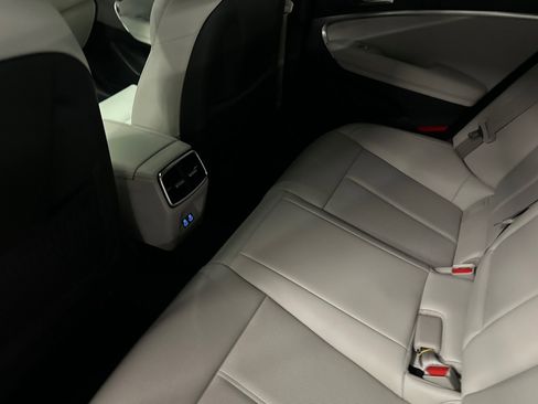 Used 2025 Genesis G70 2.5T image 13