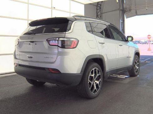 Used 2025 Jeep Compass Limited AWD/4WD image 2