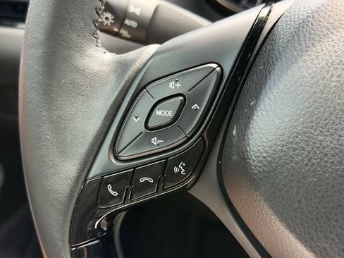 Used 2020 Toyota C-HR XLE FWD image 30