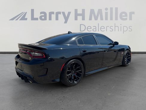 Used 2017 Dodge Charger R/T Scat Pack w/ Beats Audio Group RWD image 5