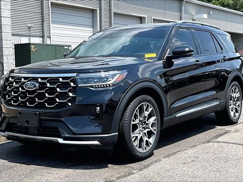 Used 2025 Ford Explorer Platinum w/ Ultimate Package RWD image 2