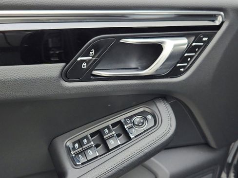 Used 2024 Porsche Macan Turbo AWD/4WD image 22