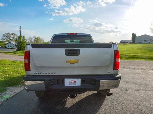 Used 2010 Chevrolet Silverado 2500 LT w/ Interior Plus Package AWD/4WD image 4