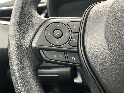 Used 2021 Toyota Corolla LE image 17
