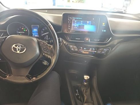 Used 2018 Toyota C-HR XLE FWD image 12