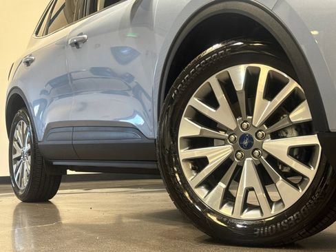 Used 2022 Ford Escape Titanium AWD/4WD image 3