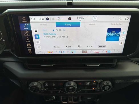 Used 2025 Jeep Gladiator Sport AWD/4WD image 15