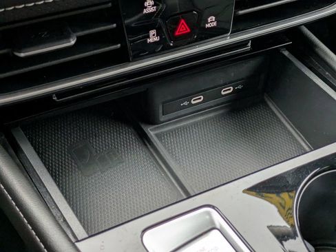 Used 2024 Volkswagen Atlas SE image 25