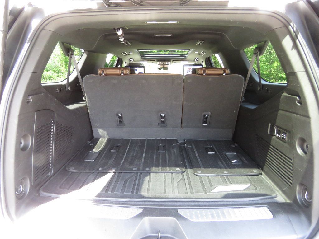 Used 2023 Chevrolet Suburban High Country w/ Premium Package 2 AWD/4WD image 19