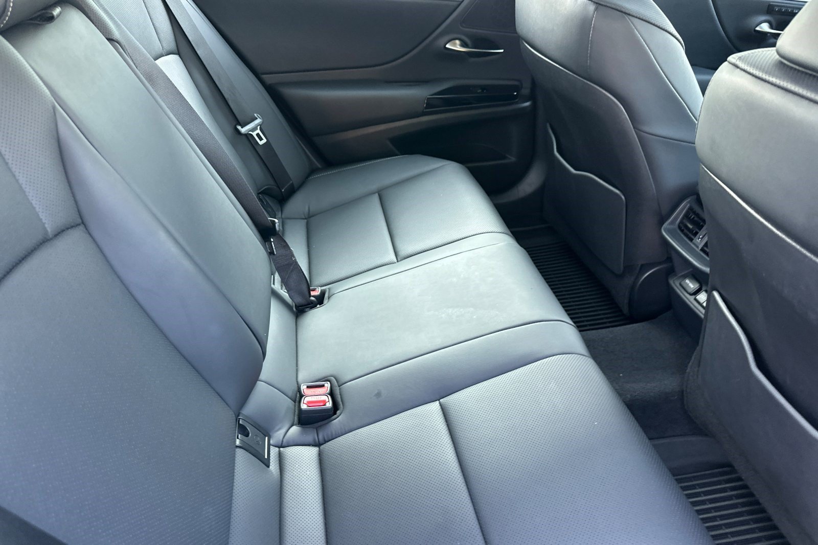Certified 2025 Lexus ES 300h w/ Premium Package FWD image 32