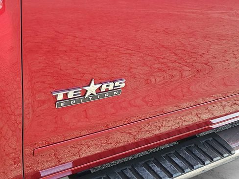 Used 2018 Chevrolet Silverado 1500 LT w/ Texas Edition image 11