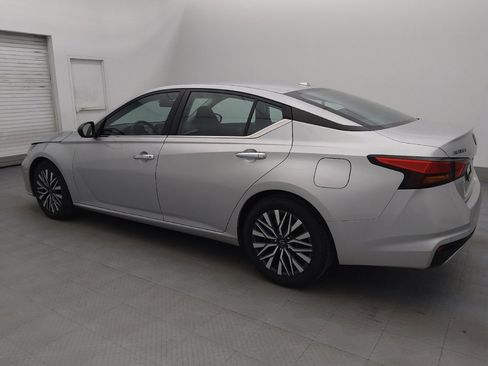 Used 2024 Nissan Altima 2.5 SV image 3