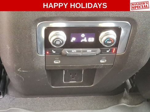 Used 2021 GMC Yukon Denali image 12