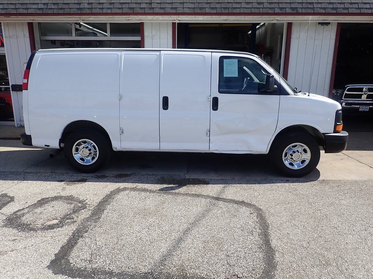 Used 2014 Chevrolet Express 2500 RWD image 16