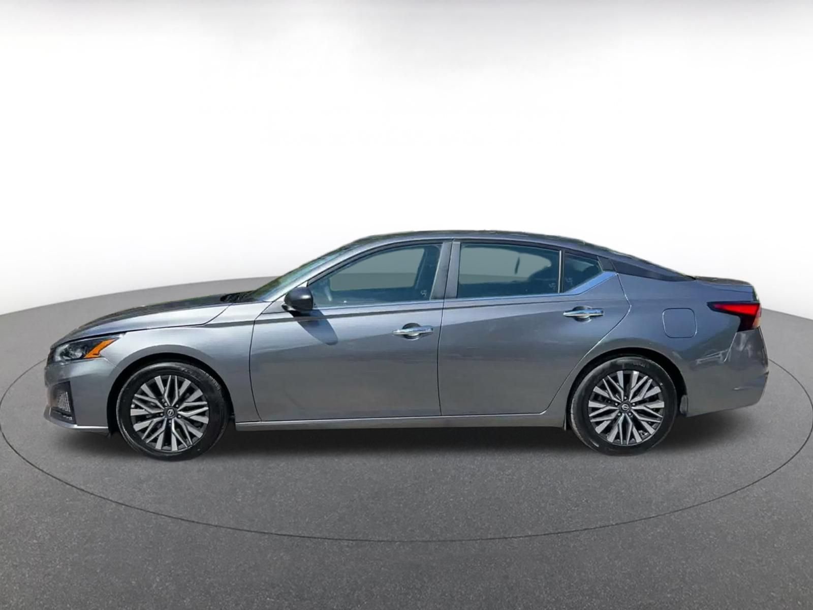 Used 2025 Nissan Altima 2.5 SV FWD image 8