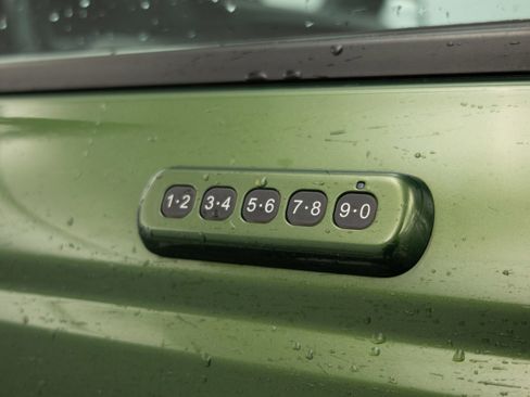 Used 2023 Ford Bronco Badlands image 18