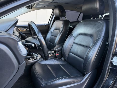 Used 2018 INFINITI QX30 Premium w/ Navigation Package image 34