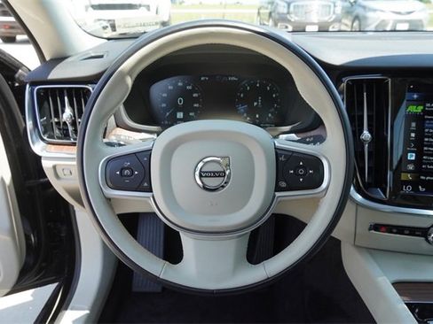 Used 2022 Volvo S60 B5 Momentum w/ Premium Package image 24