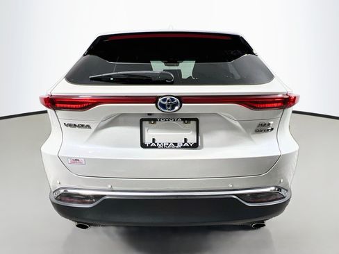 Used 2022 Toyota Venza XLE AWD/4WD image 6