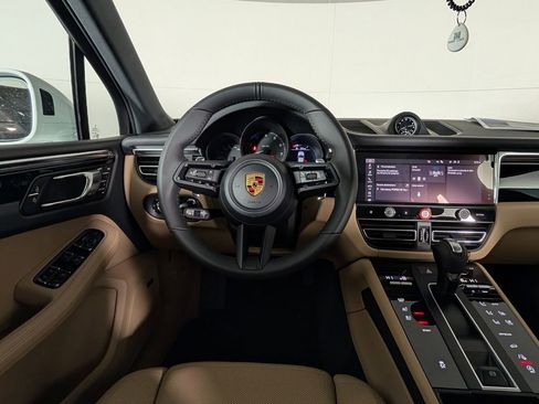 New 2026 Porsche Macan image 21