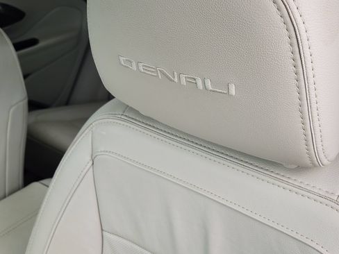 Used 2018 GMC Terrain Denali w/ Comfort Package FWD image 18