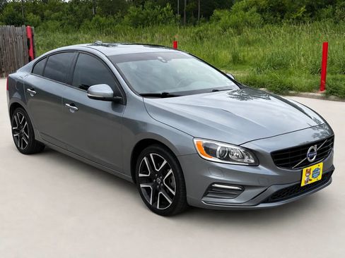 Used 2017 Volvo S60 T5 Dynamic FWD image 2