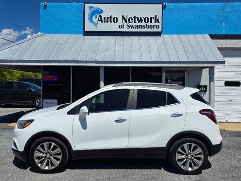 Used 2018 Buick Encore Preferred FWD image 1