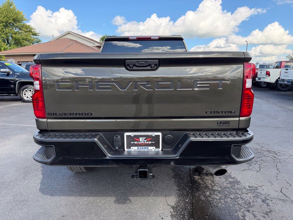 Used 2022 Chevrolet Silverado 2500 Custom w/ Custom Convenience Package AWD/4WD image 4