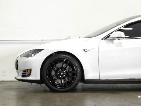 Used 2015 Tesla Model S 85D image 10