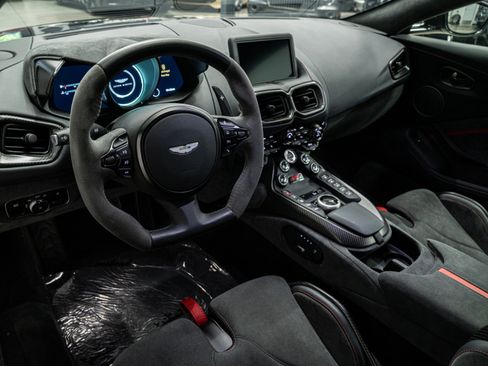 Used 2023 Aston Martin V8 Vantage Coupe RWD image 12
