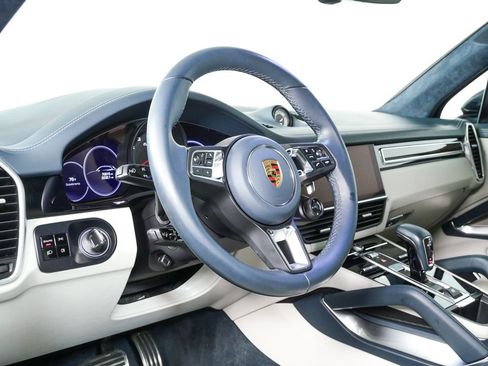 Certified 2021 Porsche Cayenne Turbo AWD/4WD image 4