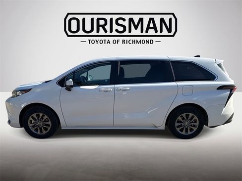 Certified 2024 Toyota Sienna LE image 4