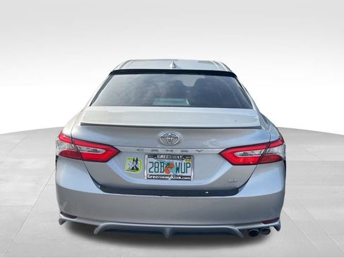 Used 2019 Toyota Camry SE image 4