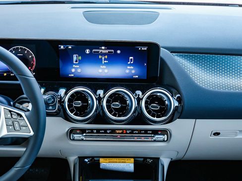 New 2026 Mercedes-Benz GLA 250 4MATIC image 11
