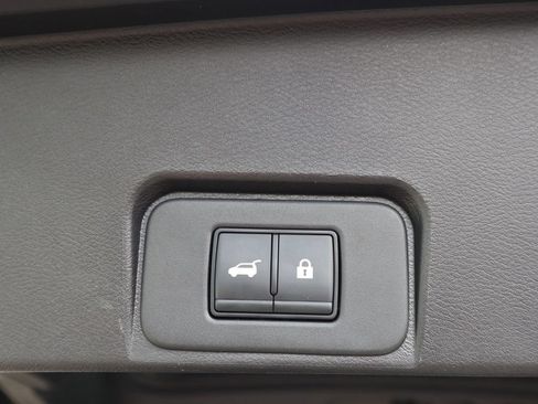 Certified 2025 Nissan Rogue SV AWD/4WD image 32