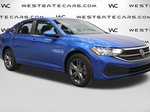 Used 2024 Volkswagen Jetta SE image 2