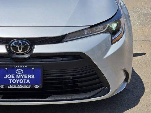 Used 2025 Toyota Corolla LE FWD image 4