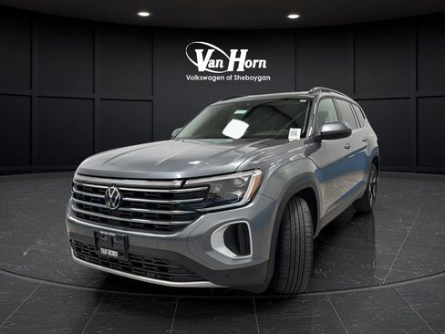 Used 2024 Volkswagen Atlas SE w/ Panoramic Sunroof Package AWD/4WD image 3