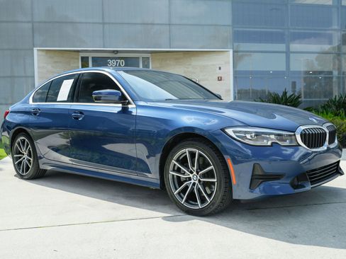 Used 2022 BMW 330i Sedan w/ Premium Package image 4