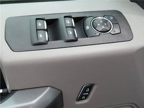 Used 2018 Ford F150 XLT w/ Equipment Group 302A Luxury AWD/4WD image 12