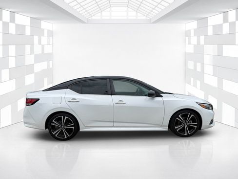 Used 2022 Nissan Sentra SR w/ Electronics Package FWD image 8