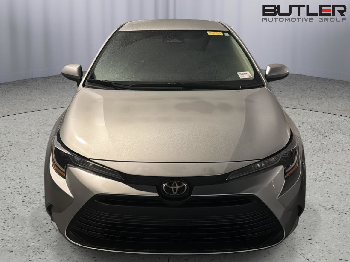Certified 2025 Toyota Corolla LE w/ Convenience Package FWD image 4