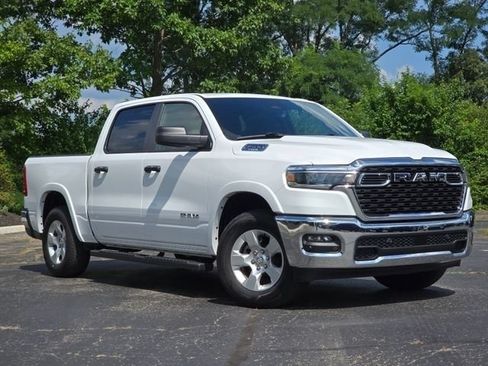 Used 2025 RAM 1500 Big Horn AWD/4WD image 2