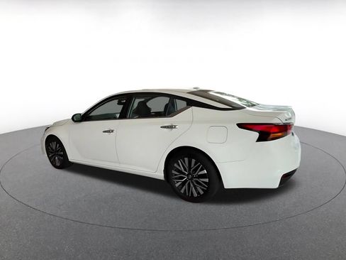 Used 2025 Nissan Altima 2.5 SV FWD image 7