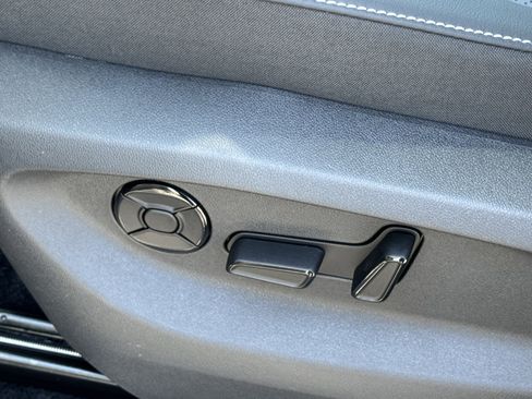 Used 2026 Volkswagen Tiguan SE R-Line image 17