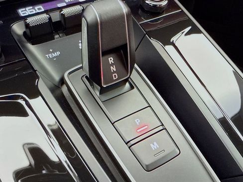 Certified 2025 Porsche 911 Carrera RWD image 21